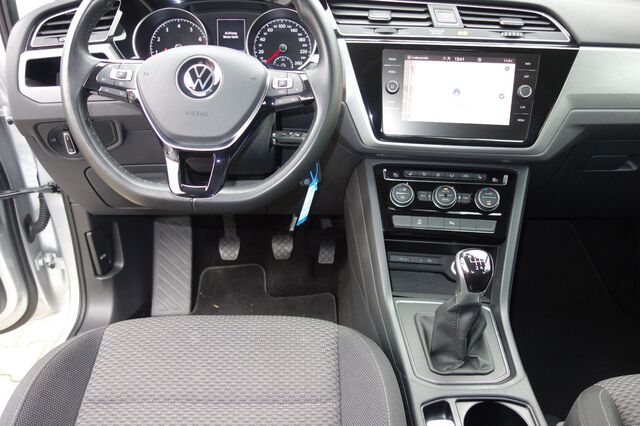 VW Touran 1,5 TSI Comfortline AHK Navi Mirror etc. Ansicht 6 für Fahrzeugdetailseite