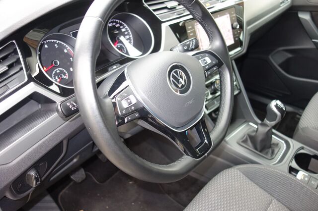 VW Touran 1,5 TSI Comfortline AHK Navi Mirror etc. Ansicht 9 für Fahrzeugdetailseite