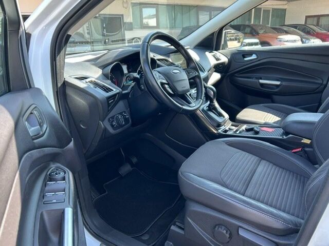 FORD Kuga Titanium Ansicht 10 für Fahrzeugdetailseite