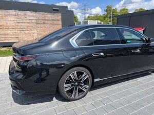 BMW M760 e xDrive m-sport Sky Dach TV Lounge Seats