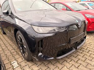 BMW iX xDrive45 HUD MSport H&amp;K 21Z AHK NP 99.570 EUR