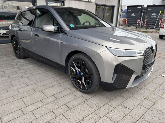 BMW iX M60 B&W PanSkyDACH AHK DAP+PAP