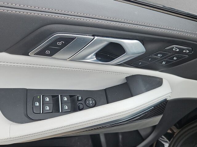 BMW X6 xDrive30d MSportPro 21 Z Luftfed CarbonAHK Ansicht 12 für Fahrzeugdetailseite