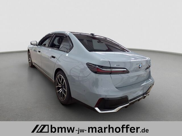 BMW 740 d xDrive MSport Cinema TV Iconic PanSkyDACH Ansicht 3 für Fahrzeugdetailseite