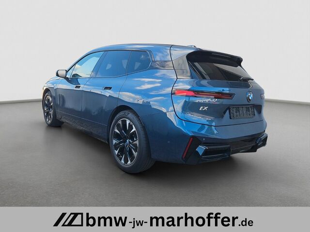 BMW iX xDrive45 MSport 21 Z AHK PAP DAP Harman Ansicht 3 für Fahrzeugdetailseite
