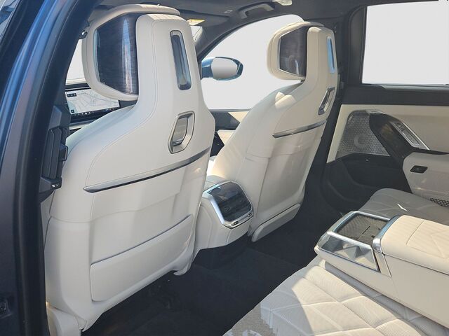 BMW 750 e xDrive MSportPro 21Z TV+B&W  LoungSeat Ansicht 12 für Fahrzeugdetailseite