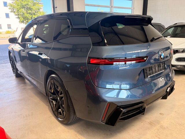 BMW iX xDrive45 MSportPro 23Z AHK B&W Suite Amido Ansicht 6 für Fahrzeugdetailseite