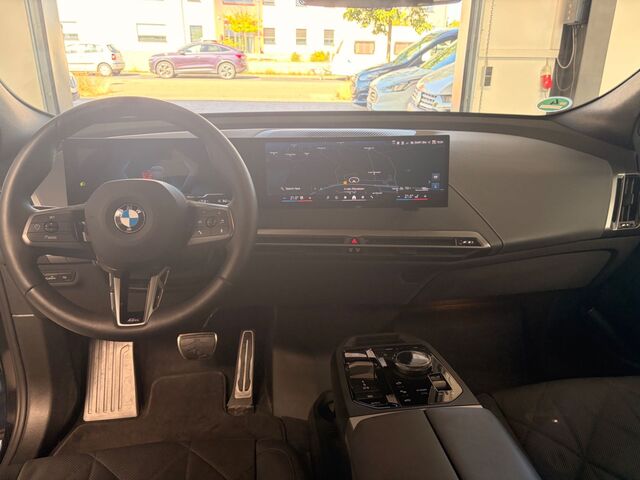 BMW iX xDrive45 MSportPro 23Z AHK B&W Suite Amido Ansicht 8 für Fahrzeugdetailseite