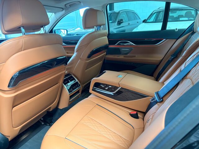 BMW 740 d xDrive Executive Drive Pro Glasdach Ansicht 11 für Fahrzeugdetailseite