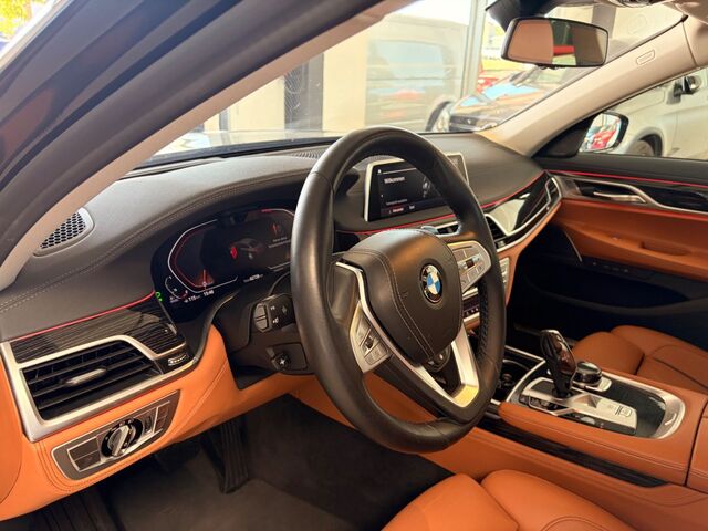BMW 740 d xDrive Executive Drive Pro Glasdach Ansicht 2 für Fahrzeugdetailseite