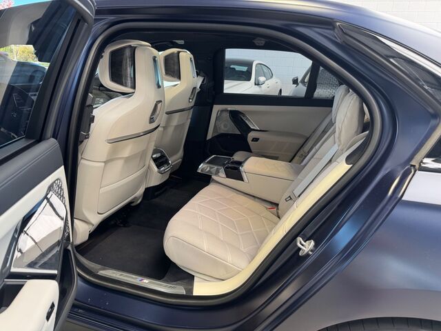 BMW 750 e xDrive SkyLounge Sitzlüftung NP 186.900 EUR Ansicht 17 für Fahrzeugdetailseite