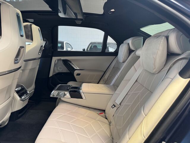 BMW 750 e xDrive SkyLounge Sitzlüftung NP 186.900 EUR Ansicht 18 für Fahrzeugdetailseite
