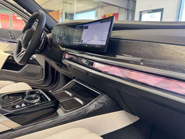 BMW 750 e xDrive SkyLounge Sitzlüftung NP 186.900 EUR Ansicht 20 für Fahrzeugdetailseite