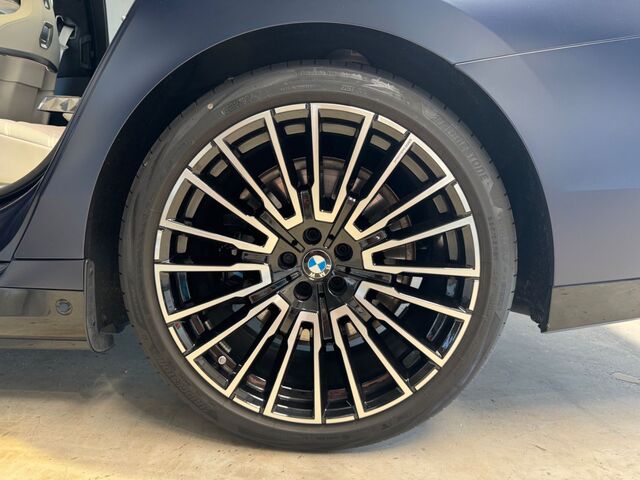 BMW 750 e xDrive SkyLounge Sitzlüftung NP 186.900 EUR Ansicht 24 für Fahrzeugdetailseite
