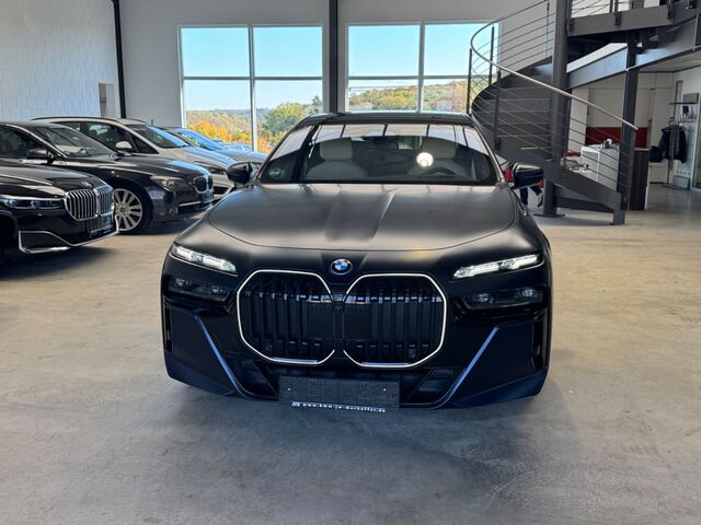 BMW 750 e xDrive SkyLounge Sitzlüftung NP 186.900 EUR Ansicht 3 für Fahrzeugdetailseite