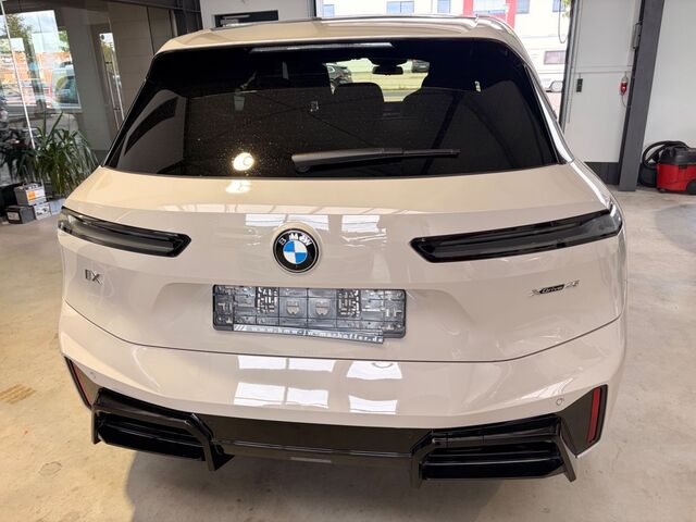 BMW iX xDrive45 HUD SkyLounge Luftfederung NP 111.565 EUR Ansicht 13 für Fahrzeugdetailseite