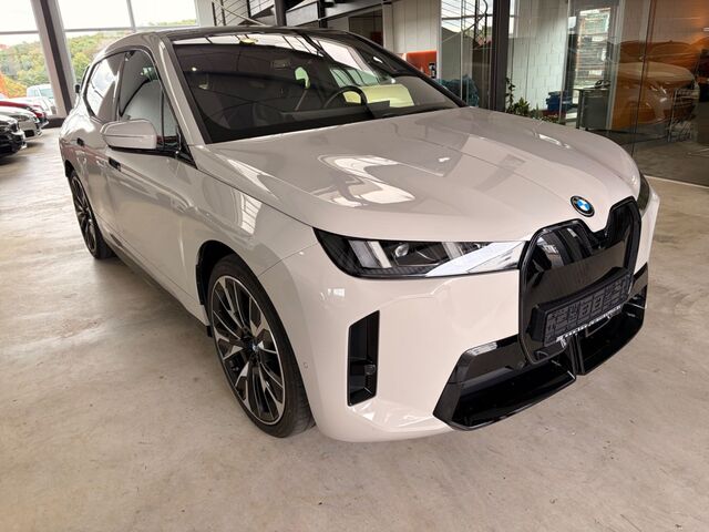 BMW iX xDrive45 HUD SkyLounge Luftfederung NP 111.565 EUR Ansicht 16 für Fahrzeugdetailseite