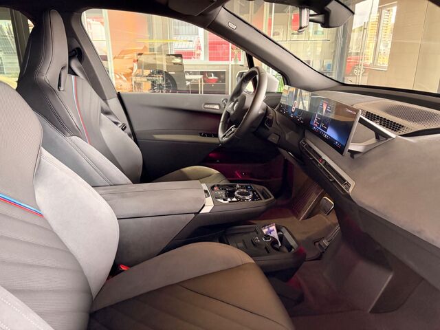 BMW iX xDrive45 HUD SkyLounge Luftfederung NP 111.565 EUR Ansicht 5 für Fahrzeugdetailseite