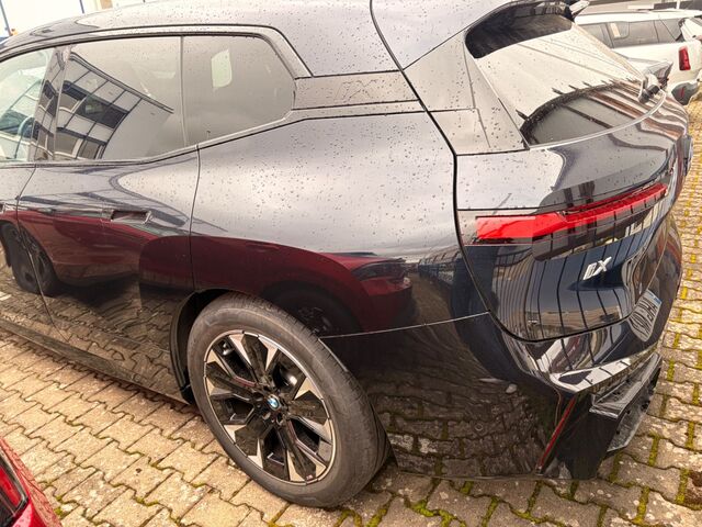 BMW iX xDrive45 HUD MSport H&K 21Z AHK NP 99.570 EUR Ansicht 2 für Fahrzeugdetailseite