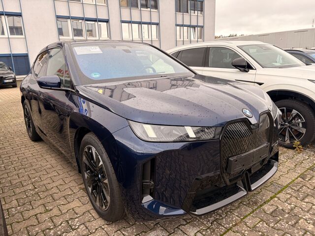 BMW iX xDrive45 HUD MSport H&K 21Z AHK NP 99.570 EUR Ansicht 6 für Fahrzeugdetailseite