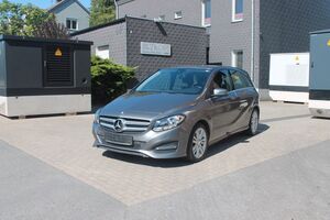 MERCEDES-BENZ B 180 Style DCT+Wippen*Navi*AHK*PDC*Sitzhzg*Allw
