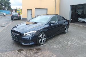 MERCEDES-BENZ CLA 220 4MATIC DCT+Wippen*P-Dach*LED*Night-Paket