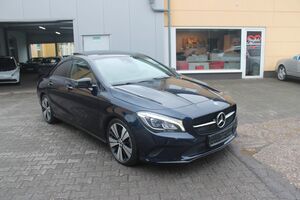 MERCEDES-BENZ CLA 220 4MATIC DCT+Wippen*P-Dach*LED*Night-Paket