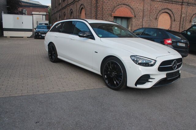 MERCEDES-BENZ E 400 T d 4Matic Night Edition*AMG Line*360°*