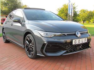 VW Golf VIII 1.5 R-Line DSG PanoD 18Zoll RFK LED