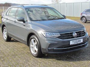 VW Tiguan 2.0 TDI DSG AHK Navi AppC WiRä SoRä RFK