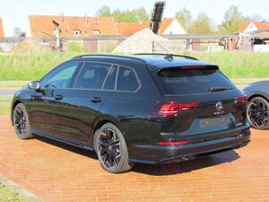 VW Golf VIII Variant 1.5 eTSI DSG R-Line 18Zoll AHK