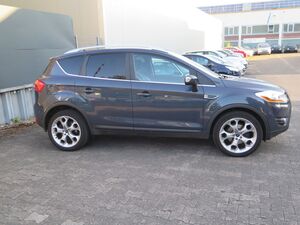 FORD Kuga Titanium Allrad lückenl. Scheckheft Tüv Neu