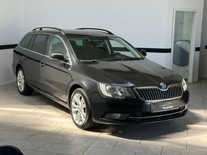 SKODA Superb Combi 2.0 TDI Exclusive Navi*Xenon*