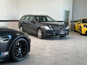 MERCEDES-BENZ E 220 CDI T BlueEFF AVANTGARDE Navi*Xenon*AHK*