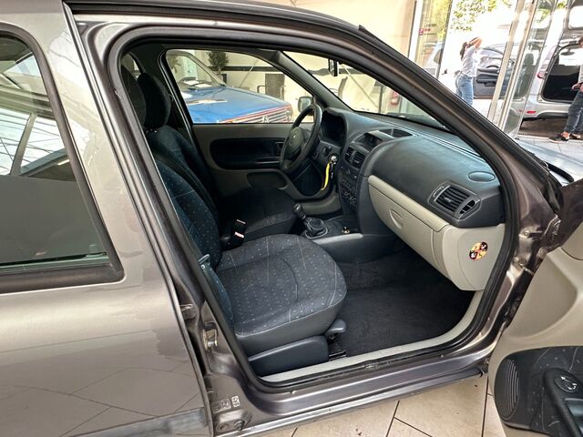 RENAULT Clio Authentique 1.2 16V Summertime