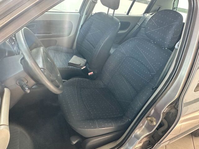 RENAULT Clio Authentique 1.2 16V Summertime