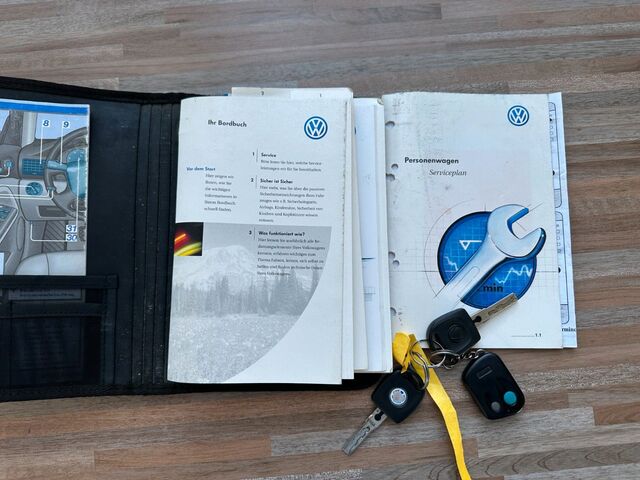 VW Passat Variant 1.8 T Highline Navi*Leder*Xenon*