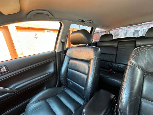 VW Passat Variant 1.8 T Highline Navi*Leder*Xenon*