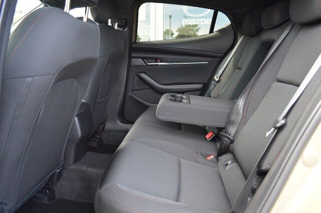 MAZDA 3 2.5L e-SKYACTIV G 140ps M 2.5L e-SKYACTIV G 1 Ansicht 12 für Fahrzeugdetailseite