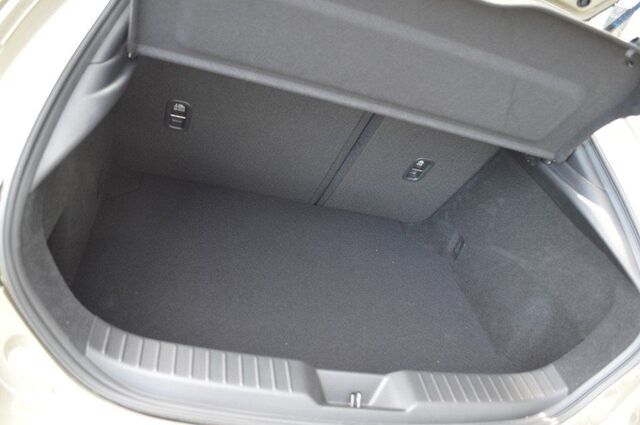 MAZDA 3 2.5L e-SKYACTIV G 140ps M 2.5L e-SKYACTIV G 1 Ansicht 8 für Fahrzeugdetailseite