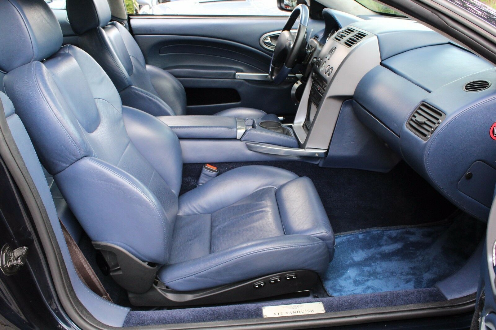 ASTON MARTIN Vanquish V12 2+2 - dt. Fzg. - gr. KD neu