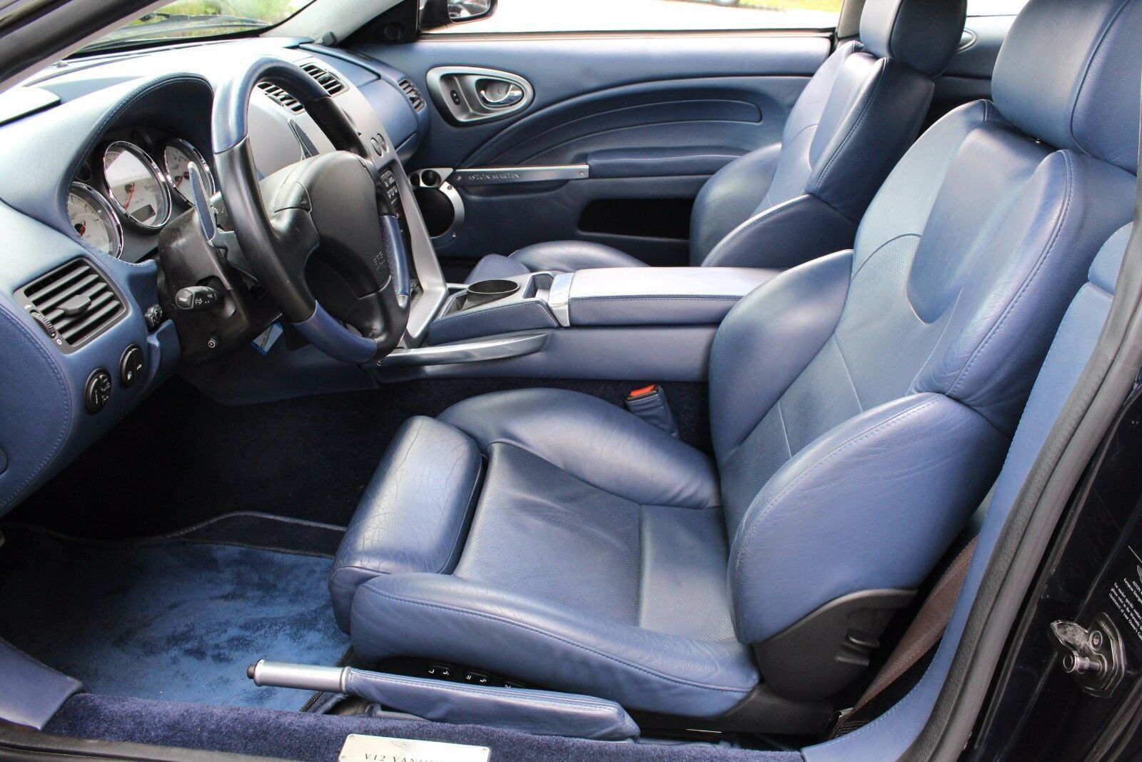 ASTON MARTIN Vanquish V12 2+2 - dt. Fzg. - gr. KD neu