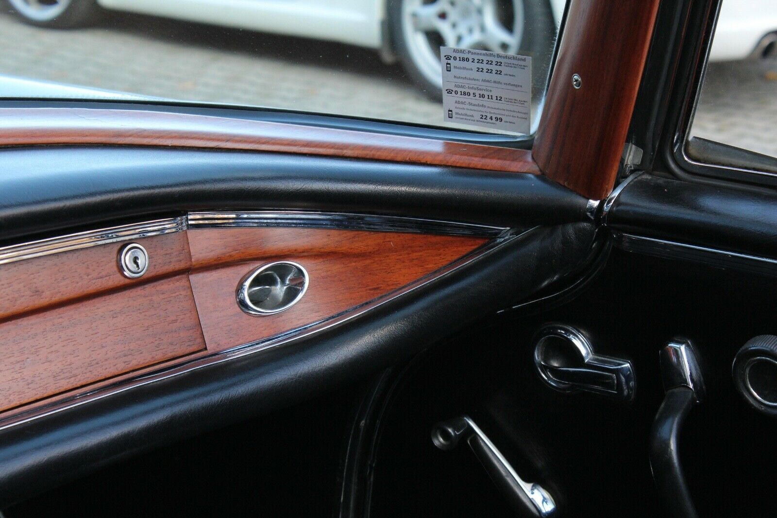 MERCEDES-BENZ 300 SE Cabrio - ex. CH -H-Kz.- matching nr. !