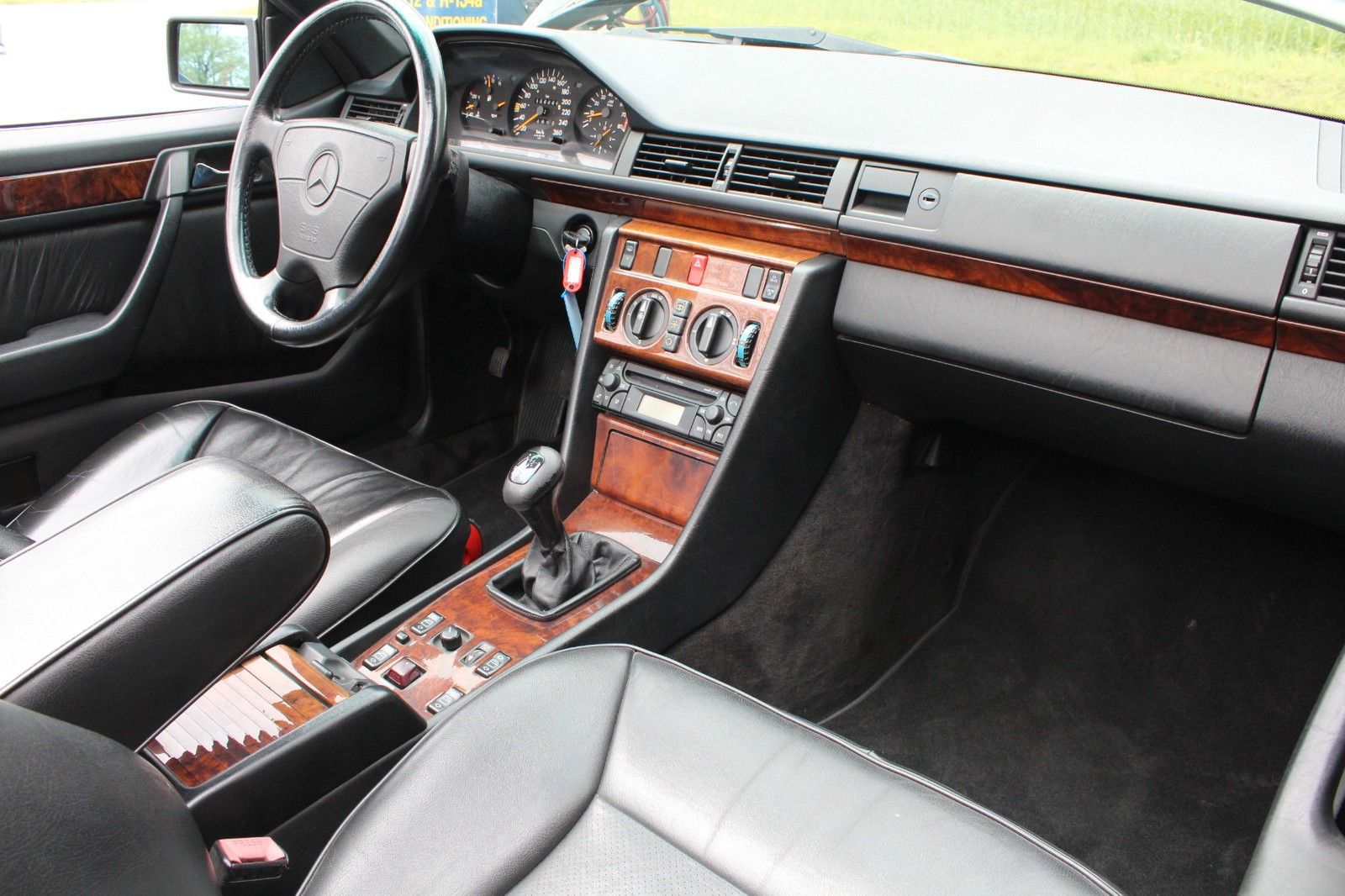 MERCEDES-BENZ CE 300 24V Cabriolet -5 Gang - Klima - Sportline