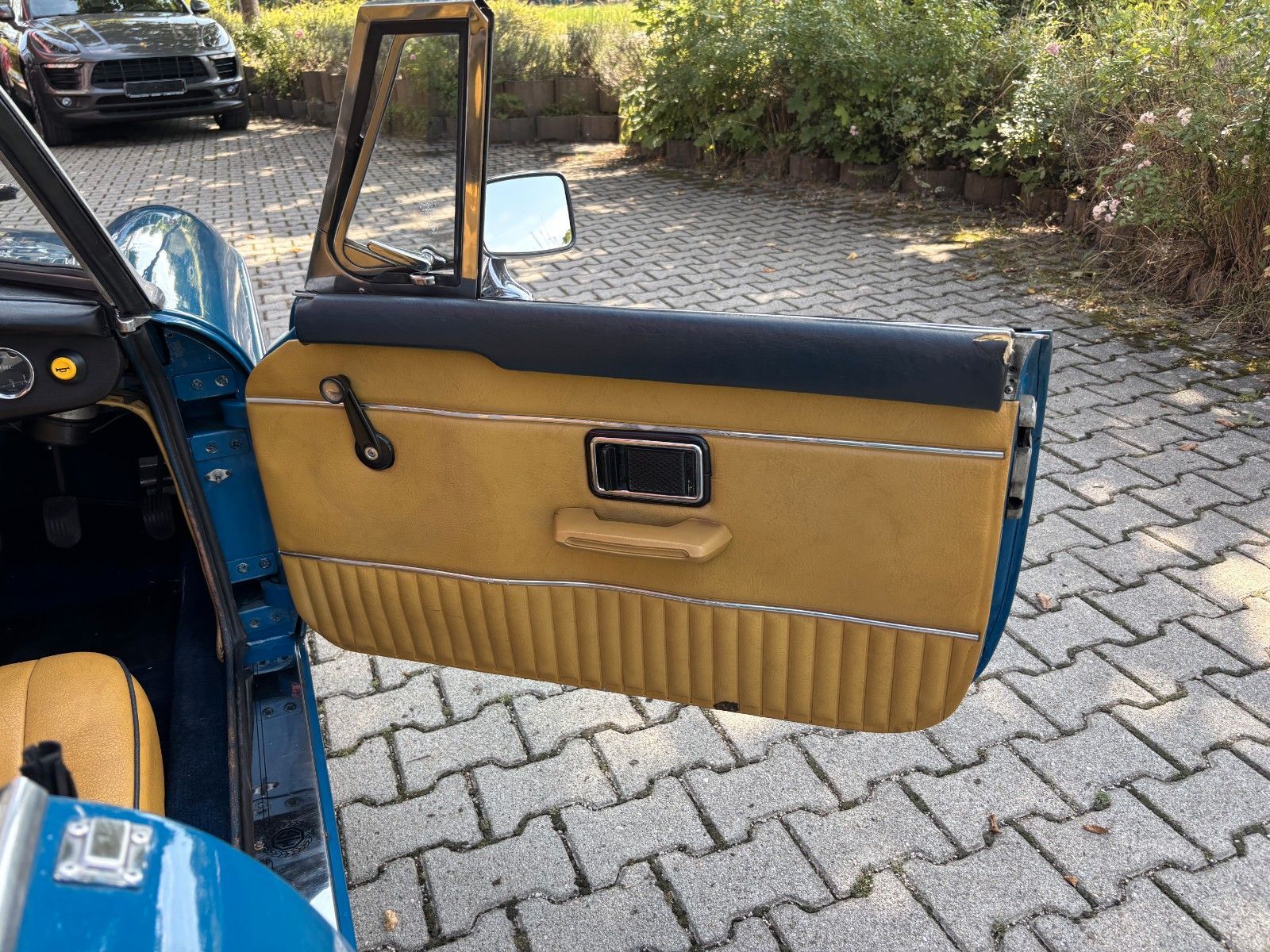 MG MGB Roadster - Tolle Farbkombi! RHD