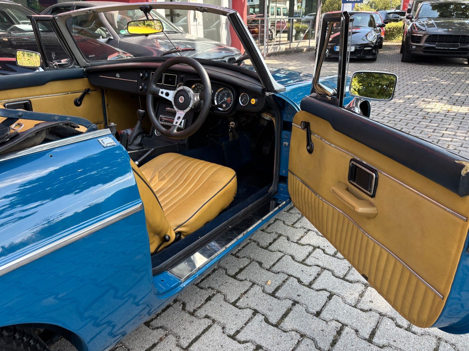 MG MGB Roadster - Tolle Farbkombi! RHD