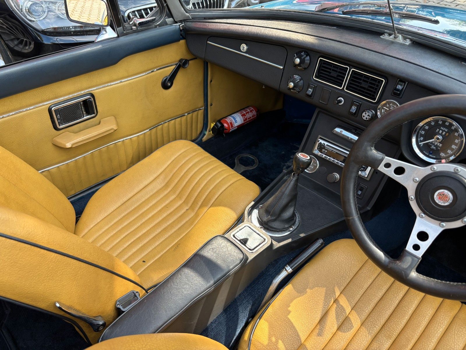MG MGB Roadster - Tolle Farbkombi! RHD