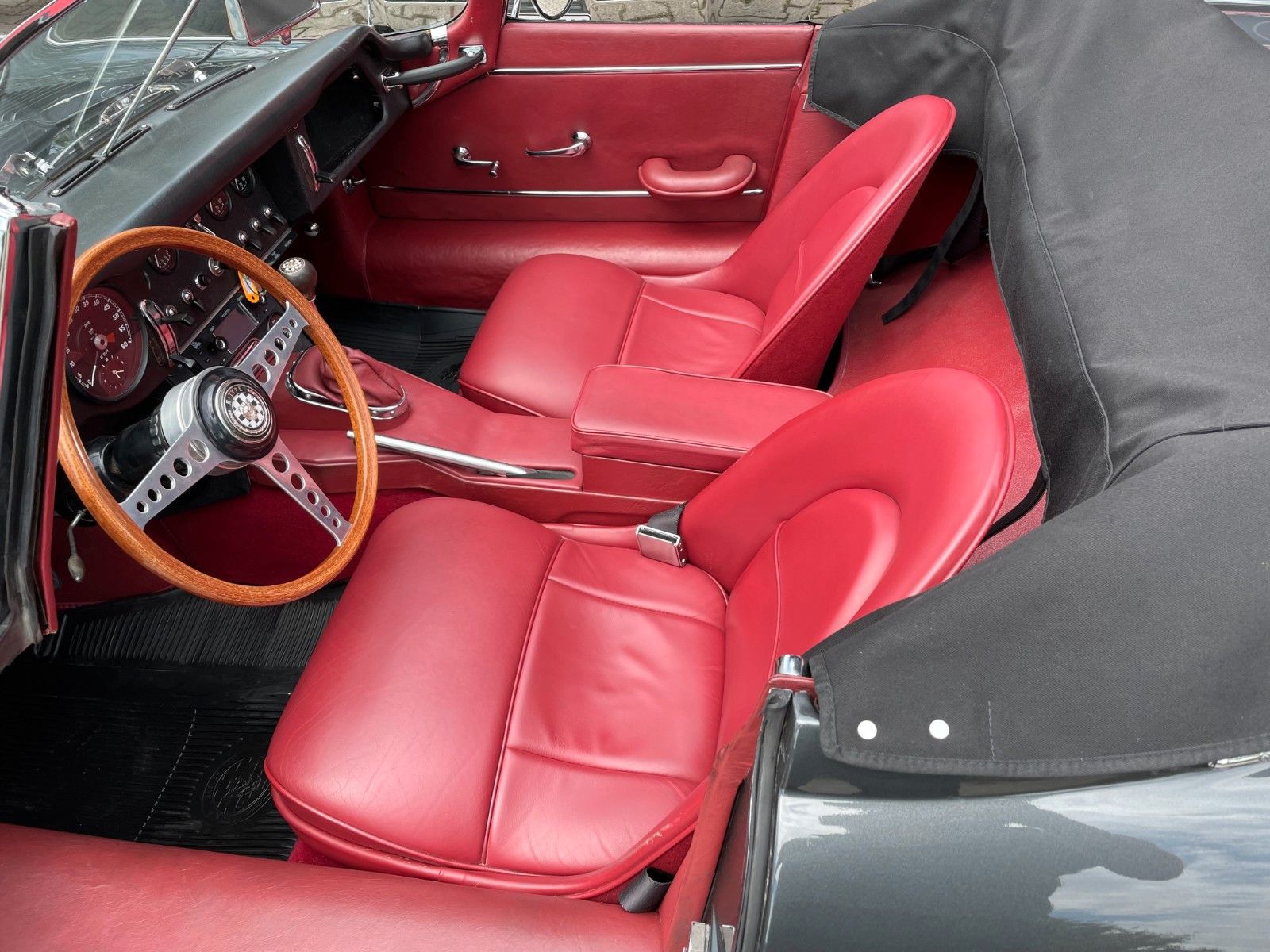 JAGUAR E-Type S 1 4.2 Roadster -High-Tec-Restaur. -H-Kz