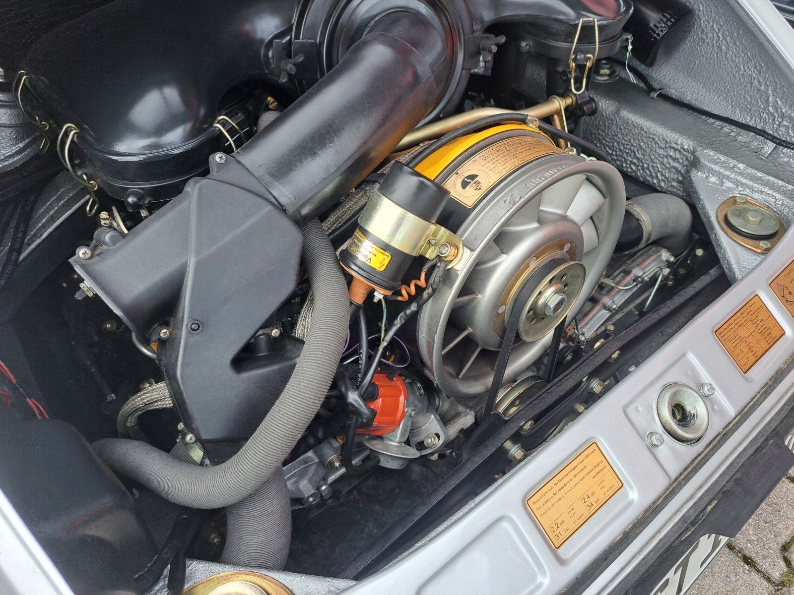 PORSCHE 911 TE Ölklappe-dt. Spitzenrestauration -Zust. 1