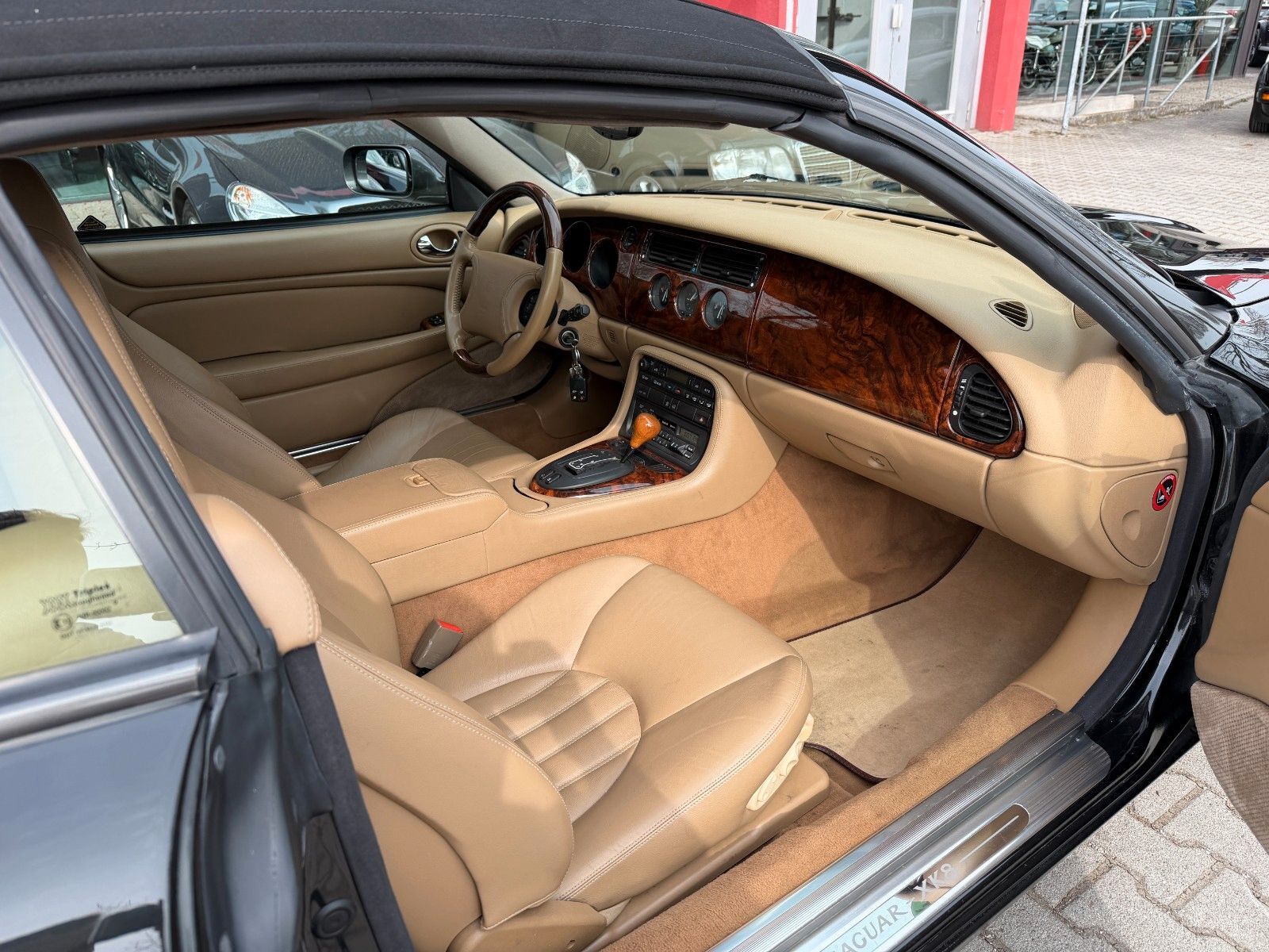 JAGUAR XK8 Cabriolet-  gr. Service neu - Toporiginal!